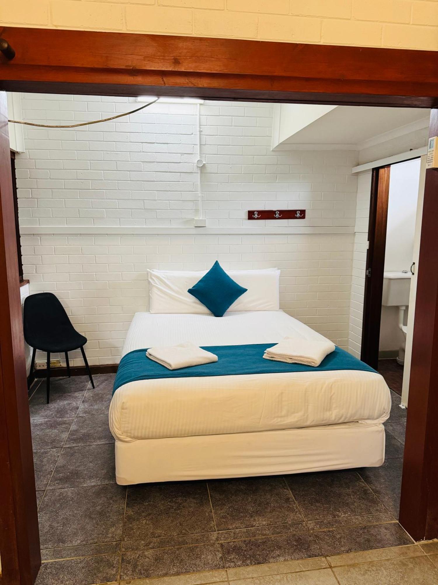 A Railway Lodge Taree Rum bild