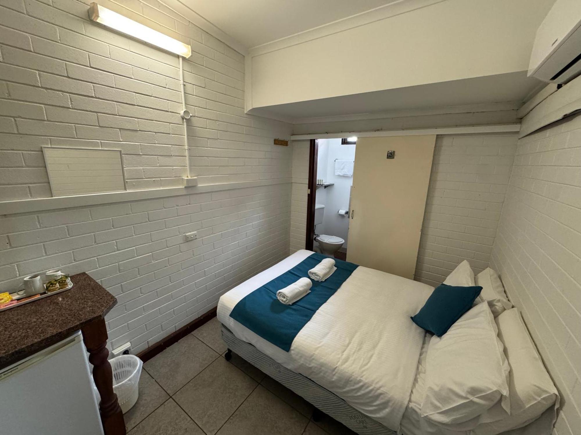 A Railway Lodge Taree Rum bild